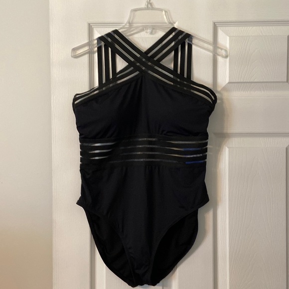 Hilor Other - Hilor Women’s One Piece Swim color black brand new with tag size XL /14